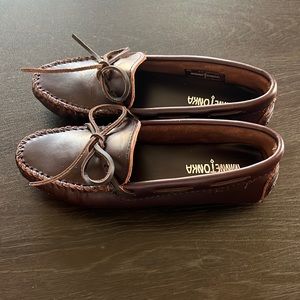 Minnetonka Womens Classic Driver Dark Brown Size 6.5